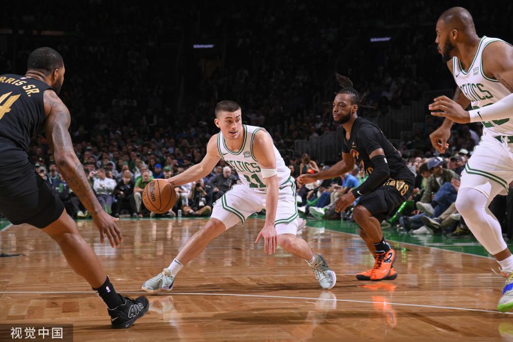 们对球员发 们对球员发